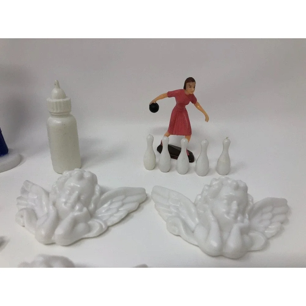 Lot of Vintage Cake Decorating Items Plastic Grad Baby Golf Bowling Easter Birds